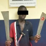Abobo-N’Dotré : un présumé chef de gang mineur interpellé avec des armes blanches lors d’une patrouille nocturne